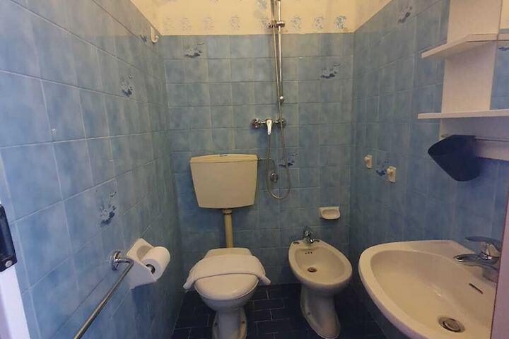 Room 12 of 14