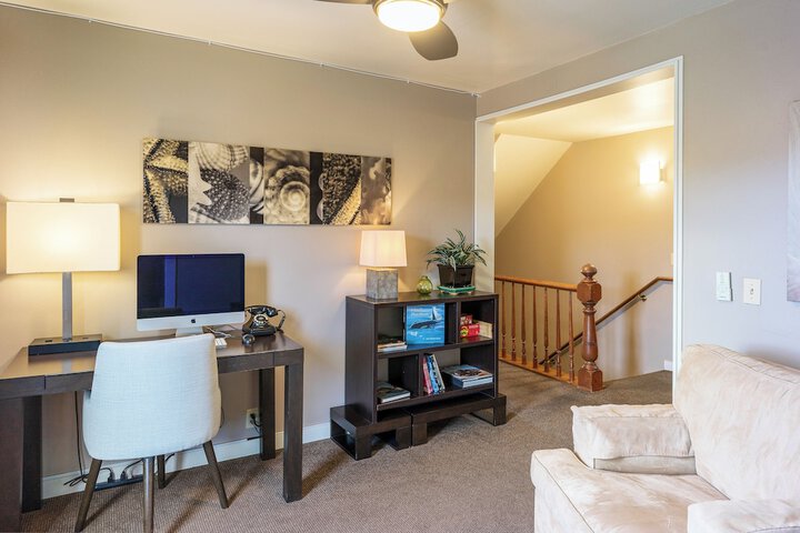 Business Center 64 of 76