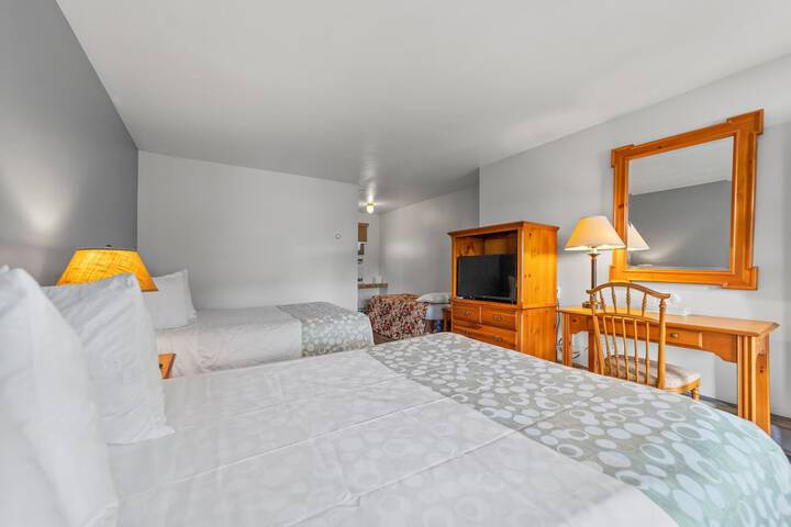 Double Deluxe Queen Bed (5 of 17)
