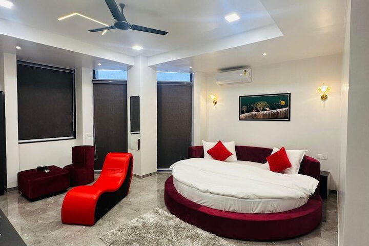 Room 12 of 24