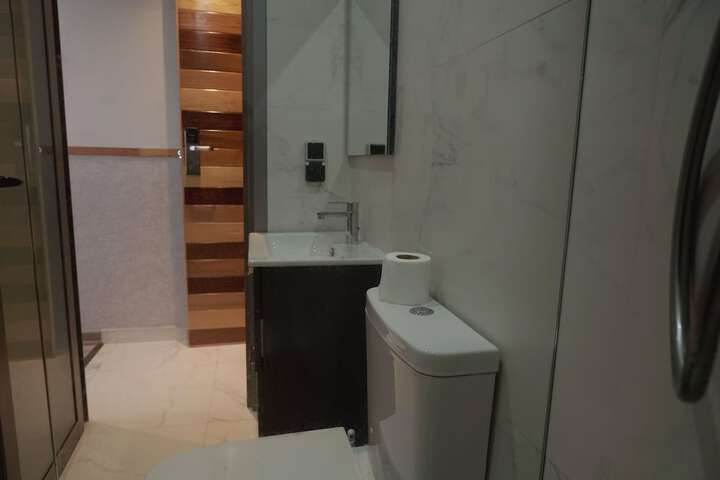 Room 13 of 22
