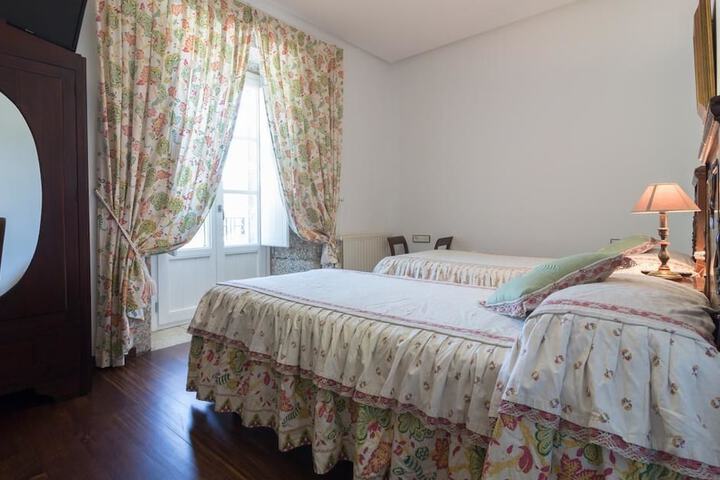 Room 12 of 33