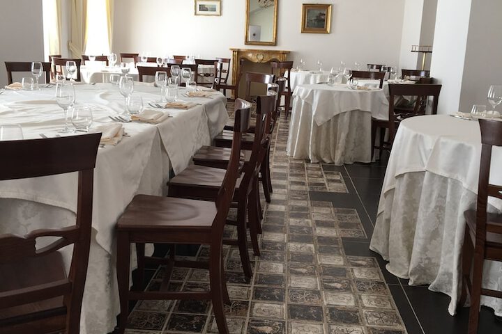 Dining 39 of 62