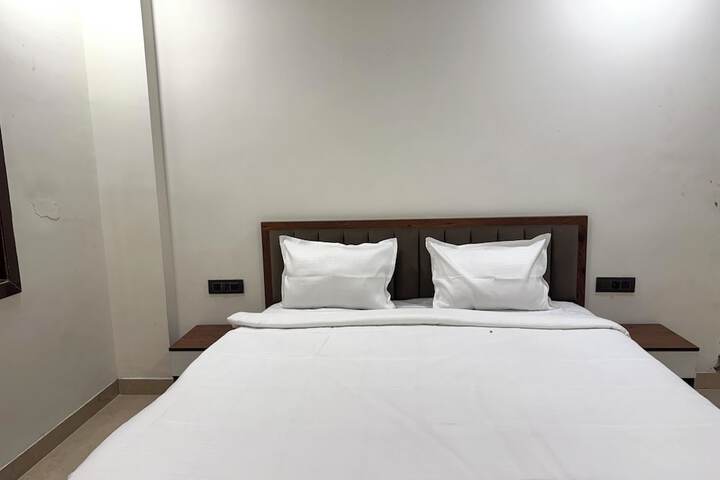 Room 2 of 7