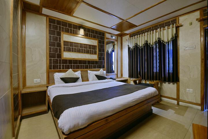 Room 5 of 5
