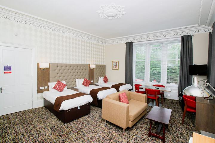 Room 6 of 89