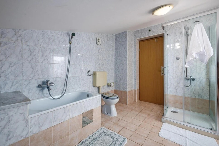 Room 8 of 16