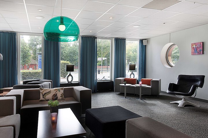 Entrance & Lobby