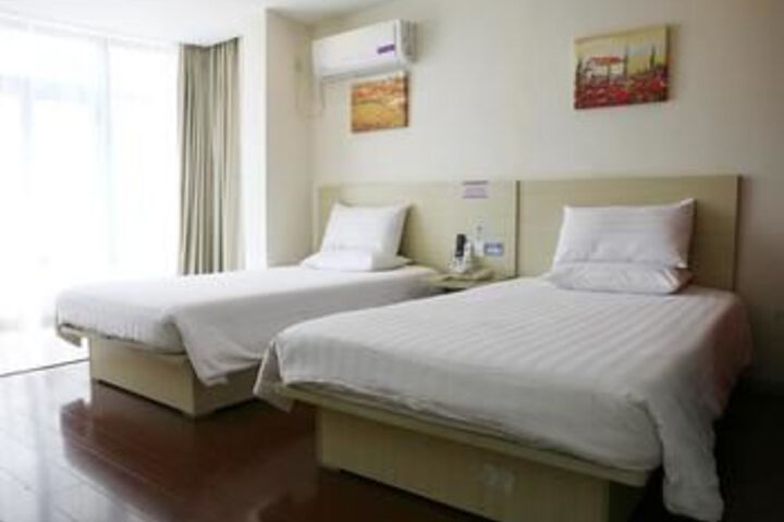 Room 9 of 23