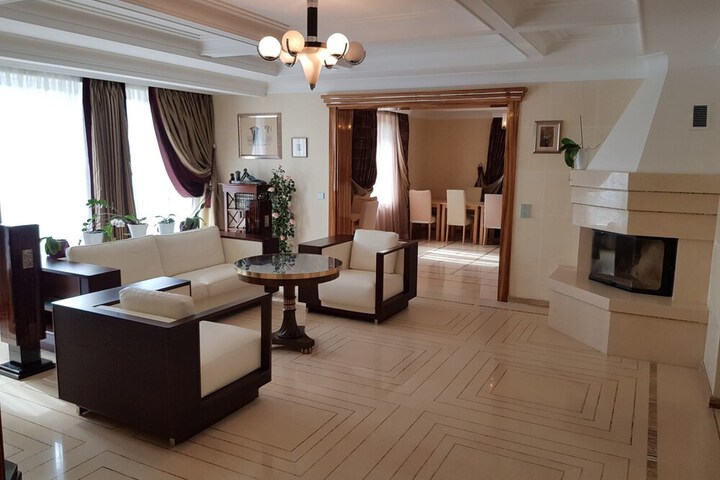 Room 14 of 30