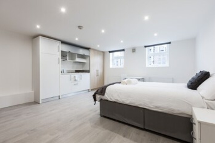 Room 3 of 9