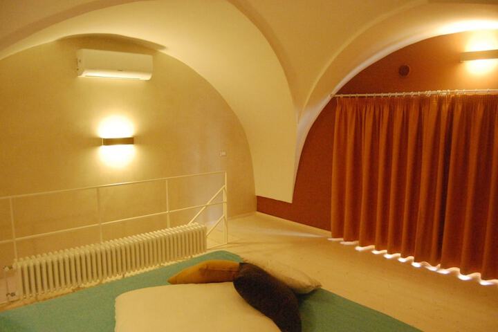 Room 3 of 32