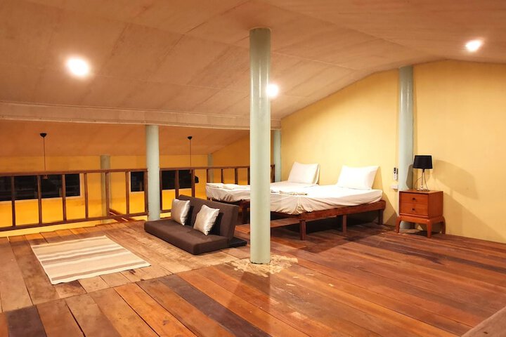 Room 6 of 118