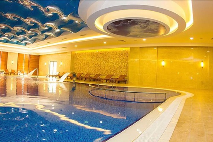 Hotel Pool