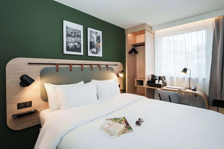 Room 30 of 110
