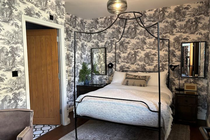 Room 5 of 90