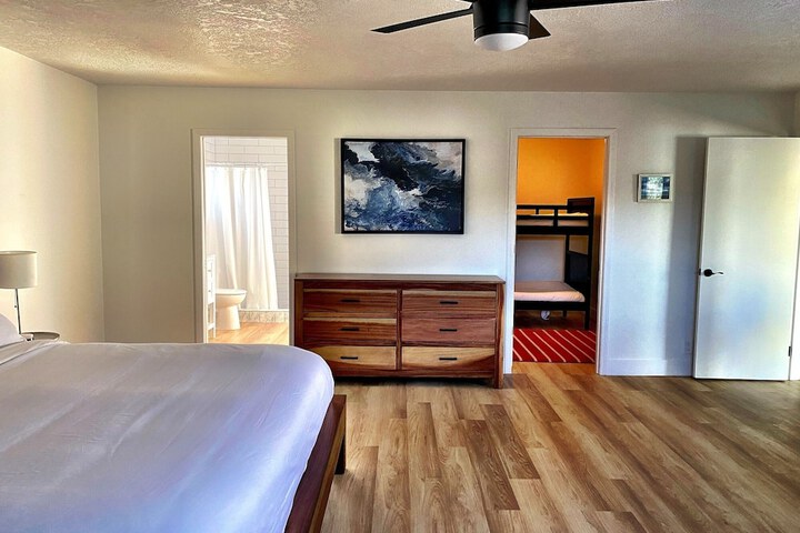 Room 4 of 155