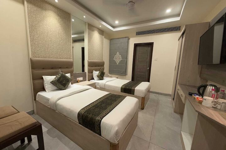 Room 5 of 27