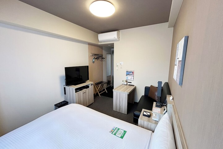 Room 3 of 27