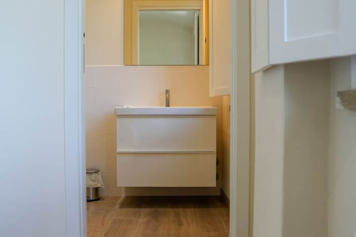 Room 60 of 98