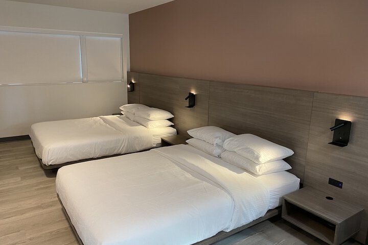 Queen Bed Traditional Building (19 of 32)