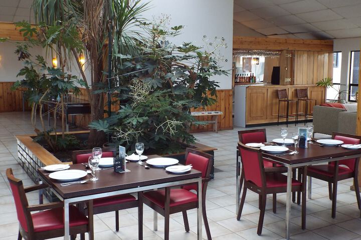 Dining 54 of 80