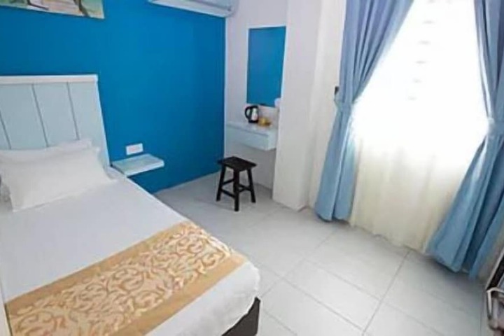 Room 10 of 14