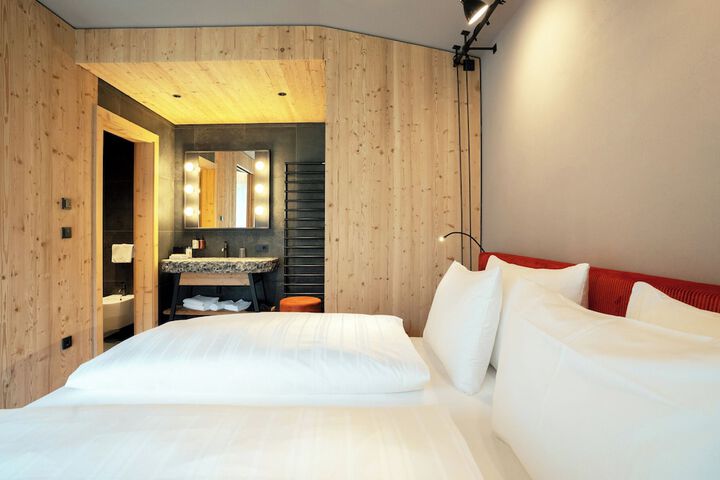 Room 12 of 30