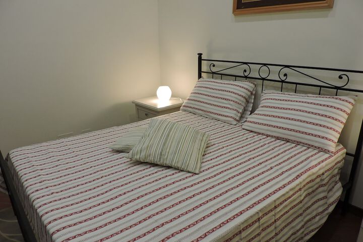 Room 5 of 16