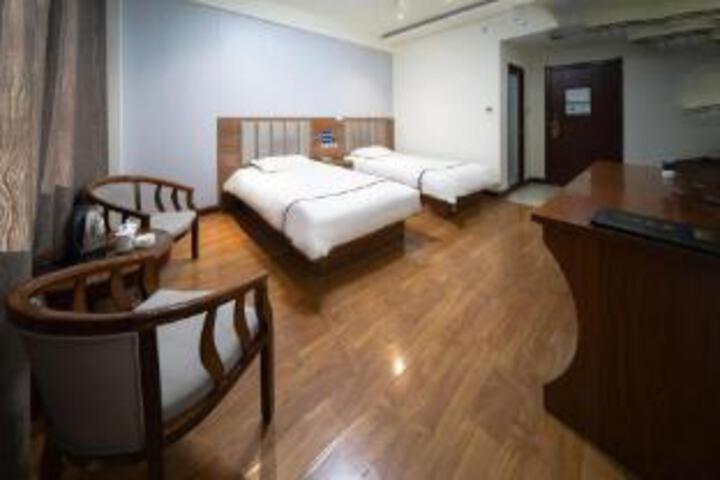 Room 8 of 8