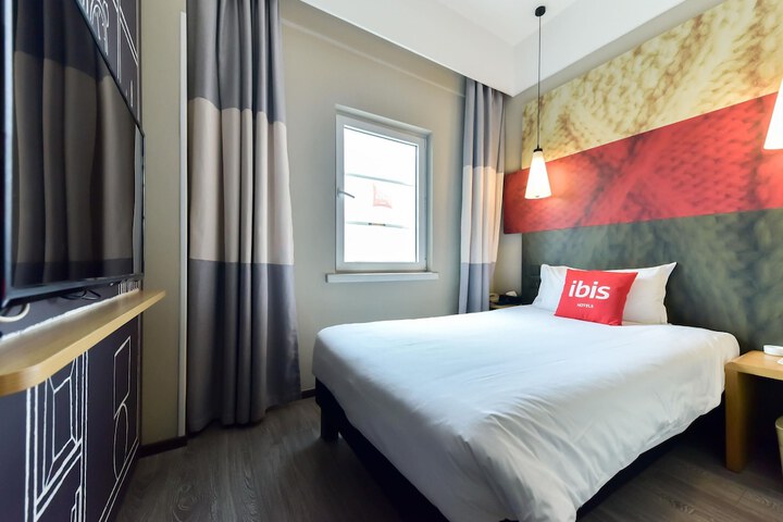 Room 28 of 54