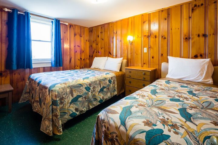 Room 44 of 219