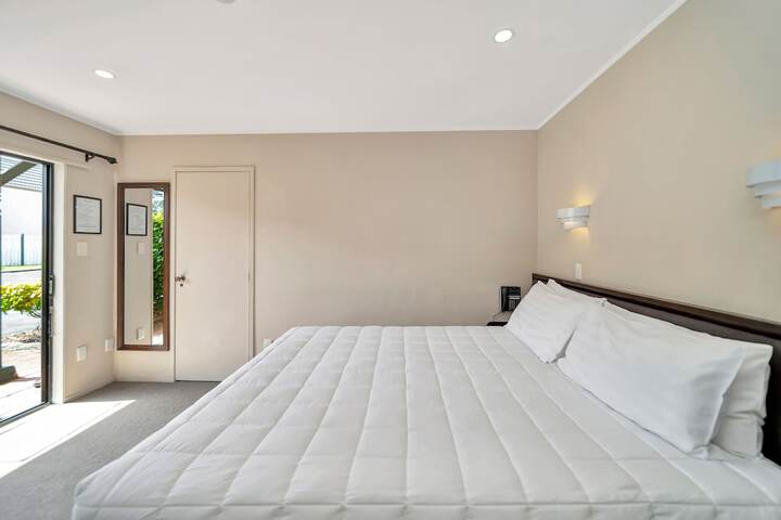 Room 28 of 69