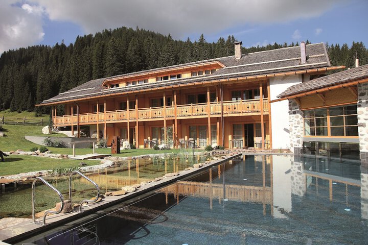 Hotel with Pool