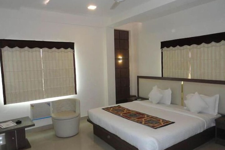 Room 9 of 15