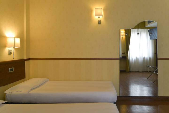 Room 11 of 80