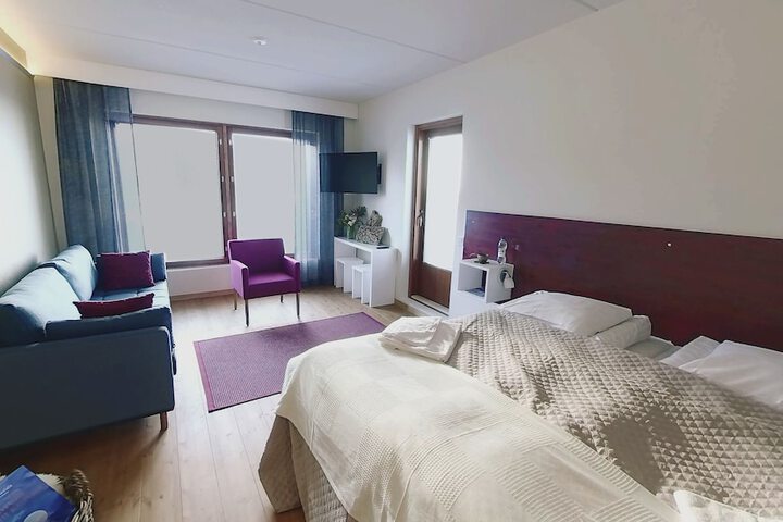 Room 3 of 33