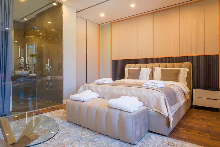 Room 27 of 65