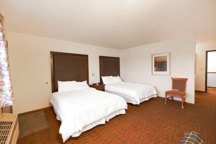 2 Double Beds (8 of 22)