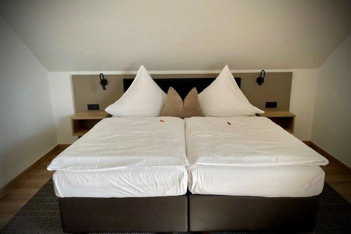 Room 2 of 36
