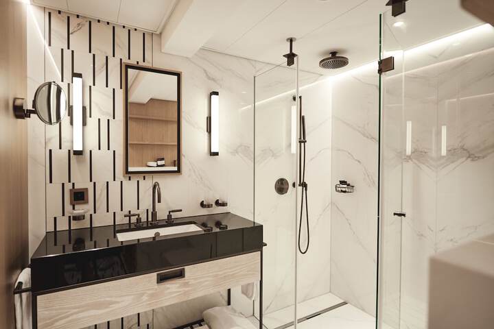 Room 50 of 72