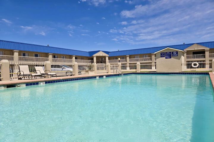 Pools & Facilities