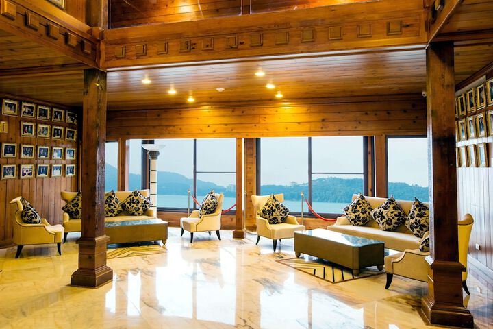 Entrance & Lobby