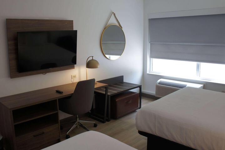 2 Queen Beds (6 of 9)