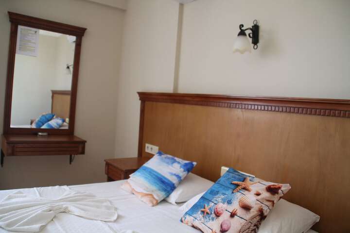 Room 15 of 104