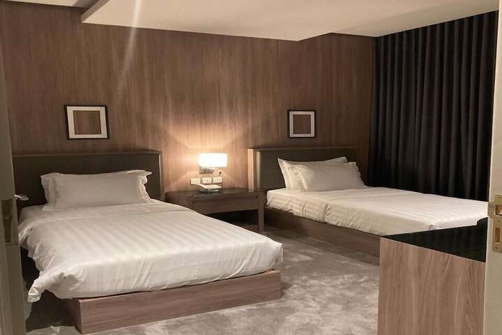 Room 6 of 30
