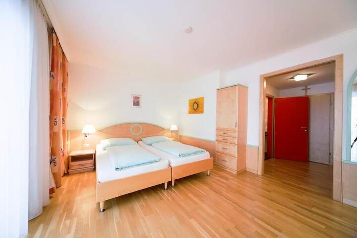 Room 9 of 20