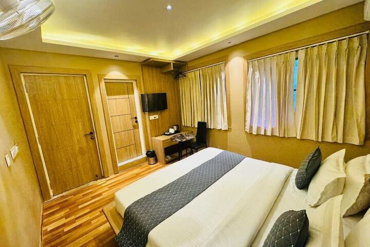Room 3 of 8
