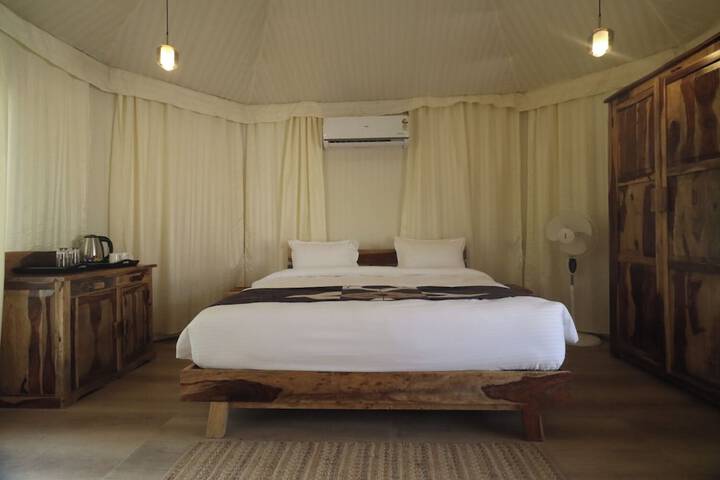 Room 14 of 76