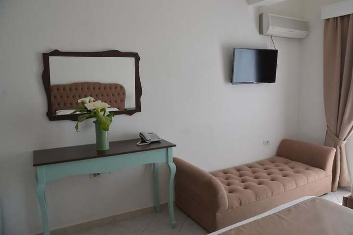 Room 43 of 72